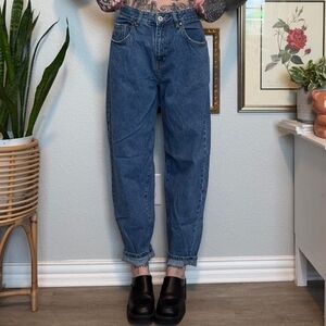 Cotton On Highwaisted Mom Jeans size 6